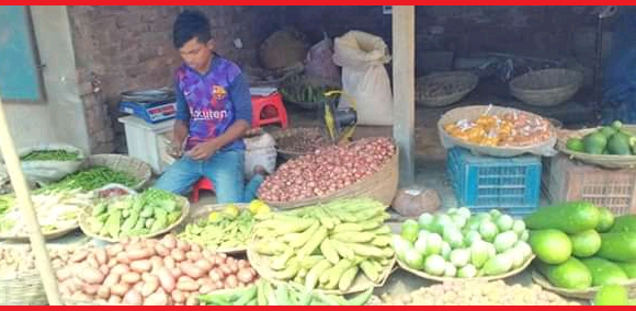 পঞ্চগড়ে কাঁচা শাকসবজি সহ নিত্যপ্রয়োজনীয় পণ্যের দাম বাড়ায় বিপাকে পড়েছেন ক্রেতারা