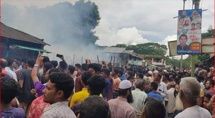 হাতিয়ায় আগুনে ১৩ দোকান পুড়ে চাই অর্ধ কোটি টাকার ক্ষয়ক্ষতি