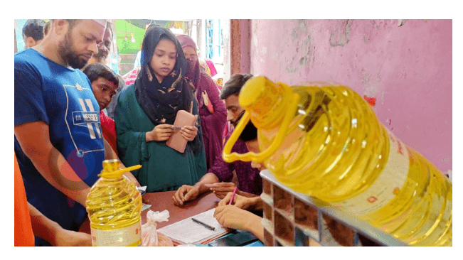 মিরপুরে  খালি হাতে  ফিরলেন  ফ্যামিলি  কার্ডের  বেশিরভাগই ভোক্তা !