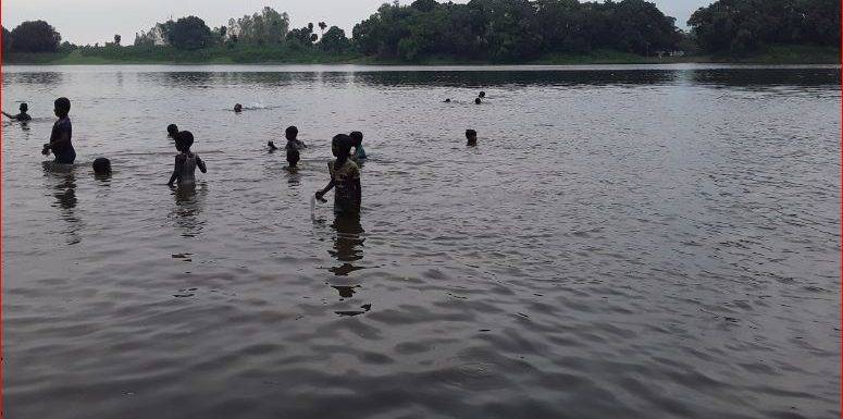 পঞ্চগড়ে দিনের বেলায় গরমে হাঁসফাঁস রাতে শীতল