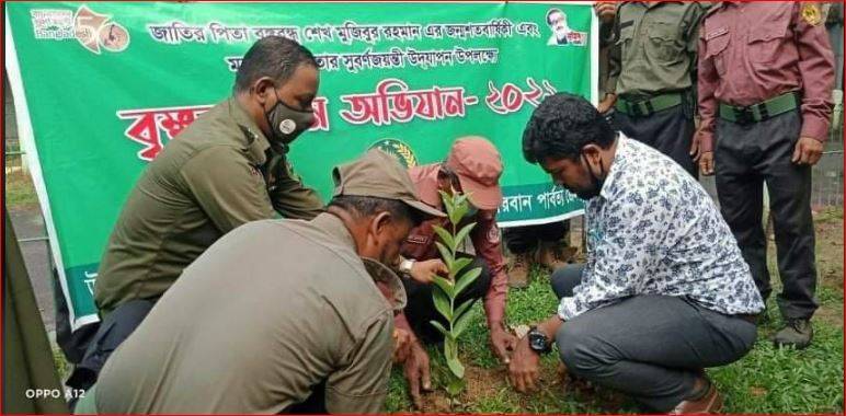 রোয়াংছড়ি উপজেলায় আনসার ও গ্রাম প্রতিরক্ষা বাহিনীর উদ্যোগে বৃক্ষরোপণ অভিযান -২০২১ পালন