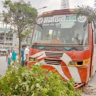 গুলিস্তানে এবার মনজিল  পরিবহনের চাপায় ১ যুবক নিহত  চালক আটক