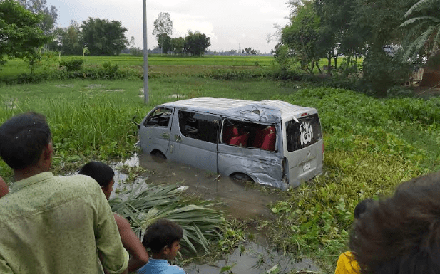 রাণীশংকৈলে বরযাত্রীর গাড়ী উল্টে নিহত -১ আহত -২