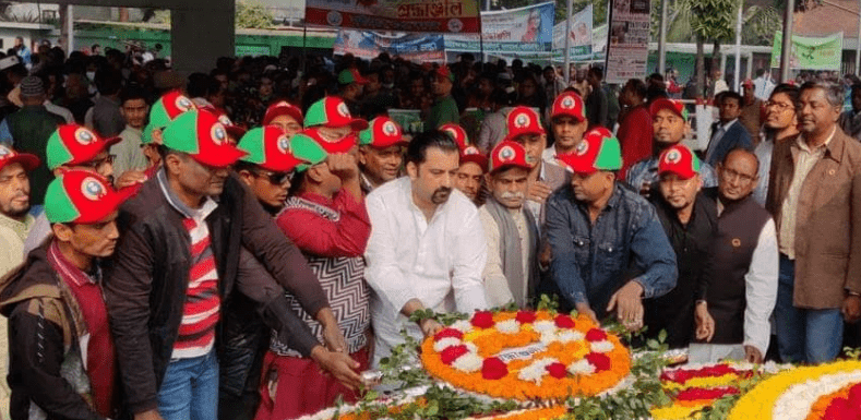 বিজয় দিবসে বঙ্গবন্ধুর প্রতিকৃতিতে শ্রদ্ধাঞ্জলি জানিয়েছেন শহীদ ক্যাপ্টেন এম.মনসুর আলী ফাউন্ডেশনের চেয়ারম্যান