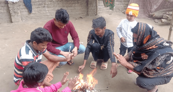 তীব্র শীতে চরম দুর্ভোগে সিরাজগঞ্জের মানুষজন