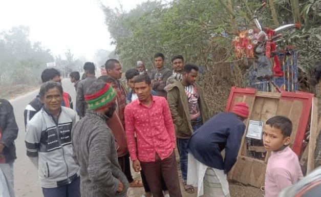 রাণীশংকৈলে হানিফ কোচের ধাক্কায় ভ্যানচালকের মর্মান্তিক মৃত্যু