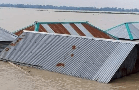 গাইবান্ধা বন্যা পরিস্থিতির অবনতি হওয়ায় ২৯ টি বিদ্যালয়ে পাঠদান বন্ধ